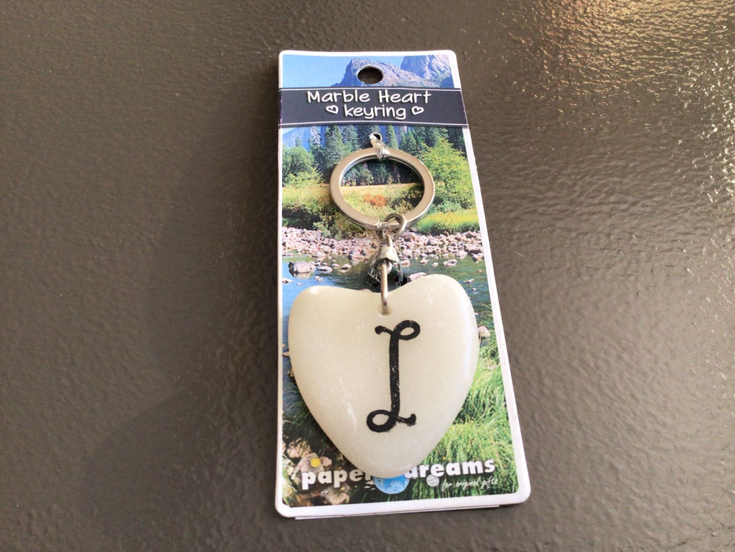 Sleutelhanger letter L wit/marmer