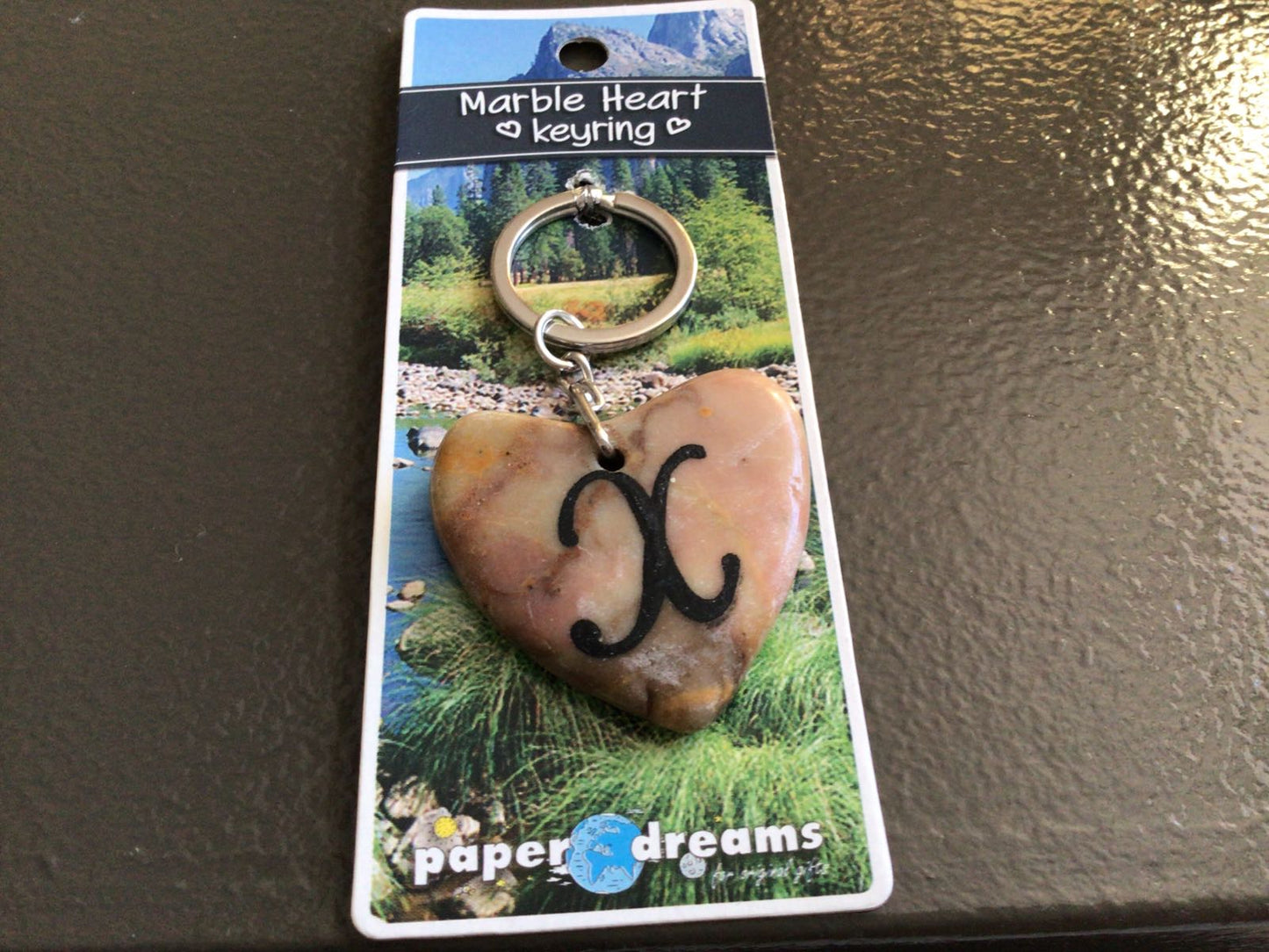 Sleutelhanger letter X marmer/bruin