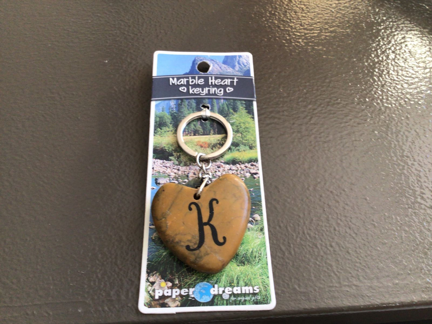 Sleutelhanger letter K marmer/bruin